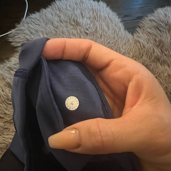 Lululemon royal blue leggings with mesh size 4 - Picture 4 of 5